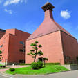 Nikka Whiskey ニッカウヰスキー Miyagikyo Distillery 宮城峡蒸溜所 Sendai city 仙台市 Miyagi pref 宮城県
緑豊かな敷地に蒸溜棟、キルン塔、赤煉瓦の貯蔵庫など趣あるウイスキーの工場施設がゆったりと配置されている、敷地内は工場見学者しか入れないので事前予約必須