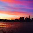 New York / Brooklyn
Greenpoint
ニューヨークの夕焼けは、写真を撮らずにはいられないほど色が鮮やかで美しいです♪特にグリーンポイントからの眺めは最高！