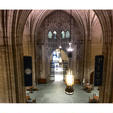 #ピッツバーグ旅行記 -7

#ピッツバーグ大学 の校舎「学びの聖堂(Cathedral of Learning)」をセルフ・ガイドツアーで見学しました。
一階はコモンズ・ルームと呼ばれる吹き抜けの回廊。ここはハリーポッターの世界、、？と思わず呟いてしまった雰囲気のある空間🧙‍♀️

**************************************************
2019年7月上旬、かつて鉄鋼業で栄え”Steel City”の愛称があるアメリカ・ピッツバーグとその周辺を旅しました。目的はアメリカ独立記念の花火と郊外にあるF. L. ライト設計の落水荘 🏞
他にもアンディ・ウォーホル美術館やピッツバーグ大学 など見どころの多い街です。#ピッツバーグ旅行記 として写真をシェアします。

#travelthrowback #USA #Pittsburgh
#旅の思い出　#アメリカ　#ピッツバーグ #2019