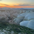 Rose Valley in Cappadocia🇹🇷

石灰岩の真っ白な景色に沈む美しい夕日を見ていると嫌なことも全部どうでも良くなります😌