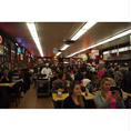 Katz’s Deli in Manhattanーscooch and share the space and :) 意外と席は取れる♩