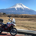 朝霧高原の道路脇で。
キャンプツーリングの買出しに出かけたところ富士山が綺麗だったので。
太陽の高さによって刻々と表情が変わる富士山がを見ながらの焚き火癒されます。