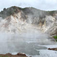 大湯沼と日和山。
沼底では約130℃の硫黄泉が噴出しているそうです。
少し上がった所には日和山展望台あり、そちらもオススメです。

#北海道
#登別
#大湯沼