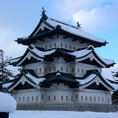 雪の中の弘前城🏯
11月末から3月末までは開城しないのがちょっと残念です。