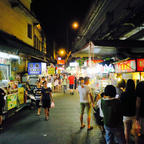 Yilan Dongmen night market 宜蘭東門観光夜市 Yilan 宜蘭懸 Taiwan 台湾
ホテル近くの宜蘭駅付近の夜市で腹ごしらえ、とは言え、かなりディープなのでアジアの雰囲気と衛生面が大丈夫な人向け