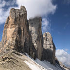 初投稿
2019年6月
イタリア🇮🇹ドロミテのトレ・チーメ🏔
真ん中の山にかかる雲がおしい。