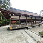 橋殿

橋で飛び切りの所の世界遺産登録の上賀茂神社に有る橋です。
京都に住む俺が知らない橋？でもね行けば皆さん此の橋は見て居ますね、でもね気が付かないのですよ(笑)
此の橋は他県なら見るだけで、お金が要るかな😓でも安心して下さい、上賀茂神社は世界遺産ですが拝観料は要りません、神社ですから。

#日本百名橋 #全国橋巡り　#サント船長の写真　#京都 #世界遺産  #日本の神社仏閣