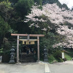 くしふる神社から山道を通って行けます。