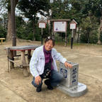 茶臼山古墳（ちゃうすやまこふん）大阪市天王寺区茶臼山町にある前方後円墳。大阪府指定史跡に指定されている。

茶臼山古墳は山です、標高26m有ります。
写真は茶臼山登頂に成功したサント船長ですが、間も無く80代を迎える年代でコレでイツパイ・イツパイです😰

#サント船長の写真　#歴史的人物の終焉地　#大阪　#真田幸村の痕跡　#大阪六低山