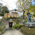 真田の抜け穴(三光神社)
真田幸村が大阪城からの抜け穴（地下道）
ですが、元々此処は大阪城の敷地内で此の場所は敵からの防御が薄く真田幸村が真田丸を築いた所ですと言われて居ますが、

実は徳川軍が掘った通路ではないかと、言われて居ますが、此の動かぬ証拠が有ります(汗)

#サント船長の写真　#大阪　#全国神社仏閣巡り　#サントの歴史的遺産