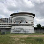 西宮砲台跡

御前浜公園の浜辺に建つ旧西宮砲台跡は幕末の頃、黒船来襲に備えて勝海舟の指導のもとに築造されたものです。石造りの高さ12mの砲台は、完成後に明治維新を迎えたため使われることのないまま残っています。

※阪急夙川駅下車　南へ約2.3km

#サント船長の写真