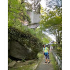 笠置寺の巨石

京都府相楽郡笠置町にある仏教寺院
笠置への切符を手にJRに乗れば、大阪・京都からは１時間３０分。名古屋からでも２時間３０分の小旅行。小さな駅舎を出て右手を見れば笠置山が出迎えてくれます。
駅から約４ｋｍのハイキング。笠置寺は山頂にあります。
“ あなたの知らない京都 ”が待っています。

#サント船長の写真