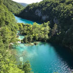 Plitvice Lakes National Park in Croatia.
クロアチア プリトヴィッツエ湖群国立公園.
ちょうど一年前。一日中湖群の周りをハイキング。マイナスイオンがすごいのか感じたことのない爽快感‼️ザグレブへの帰り道、明日もまた来ようかと本気で考えたぐらい感動的でした。ザグレブから日帰り出来ます。まだ行っていない方はぜひぜひこの景色を見てきて下さい‼️
#クロアチア #プリトヴィッツエ