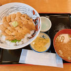 秋田　男鹿半島　入道崎
なまはげ御殿のウニ丼
高いけど美味しかった！
景色も最高ー