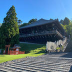 朝の東大寺二月堂は人がいなくて景色が良くて、とても気持ちの良い場所でした。