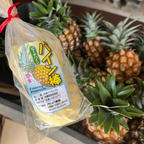 📍西表島
今が旬のピーチパイン🍍
無人販売所で100円！
島の居酒屋のお通しにパイン！