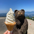 木彫りのクマさん中心に。