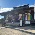 観音正寺　(滋賀県)
西国三十三霊場　第三十二番

琵琶湖の東、標高433メートルの「繖山（きぬがささん）」の山頂近くに建つ本堂。平成５年（1993年）に焼失、平成16年（2004年）に再建された。インドの白檀（23トン）で造られた本尊の「千手千眼観世音菩薩像」が安置されている。

#サント船長の写真　#滋賀県