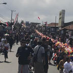 バトゥールにある村
2年に一度の火葬祭

車は通行止めになり、
歩いてバトゥール寺院に行くことに
なりました。