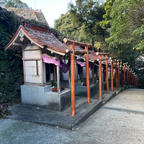 八王子神社

洲本城跡のそばにある神社。
十二支の祠を通って行き、
さざれ石という巨石に祠があります。
2024.1.4