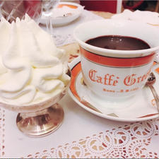 #カフェ・グレコ #ローマ #イタリア
2017年2月

#スペイン広場 の目の前にあるローマ最古のカフェ☕️

イタリア🇮🇹でコーヒーといえばエスプレッソで
このカフェでも当然エスプレッソが1番人気なんだけど
結局大好きなホットチョコレートを注文しました😊💕笑