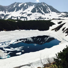 立山黒部アルペンルート
みくりが池に雄山山頂が写っています