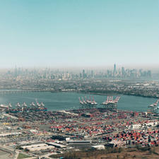 New York / Manhattan
ニューアーク空港近くの空の上から見えるマンハッタン。
#newyork #manhattan