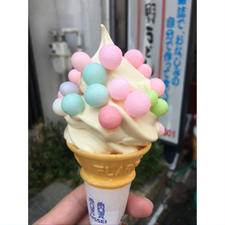 こんぴらさんから下りたあとに食べたおいりソフト🍦さくっとした食感がよかった