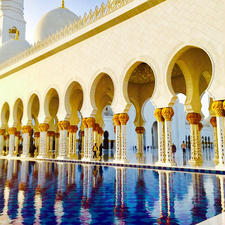 📍Sheikh Zayed Grand Mosque, Abu Dhabi
UAEのアブダビにあるシェイク・ザイード・グランド・モスク。
本当に豪華絢爛だった！