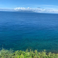 御蔵島から見える三宅島