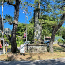 鍵屋の辻

荒木 又右衛門（あらき またえもん、慶長4年（1599年） - 寛永15年8月28日（1638年10月5日））は、江戸時代初期の武士、剣客。名は保知（やすとも）、保和とも。鍵屋の辻の決闘での活躍で名高い。新陰流の剣豪。大和郡山藩の剣術師範を務める。

#サント船長の写真