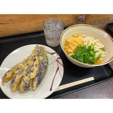 なかむら

釜玉うどんとド迫力の茄子の天ぷら🍆
釜玉うどんはもっちもちで美味しかったです😋
そして何よりこの茄子🍆茄子の天ぷら好きな私としては幸せでしか無かったです！

#香川#香川グルメ