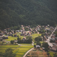 白川郷 岐阜県

合掌造り集落。
夏は田んぼの稲穂が実り始めていい季節。。。