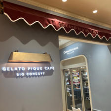 2023年7月30日(日)
食後の休憩にgelato pique cafe bio conceptへ
ジェラートピケのカフェがあるのは知らなかった😳
喉が乾いてたのでチェリーソーダを注文🍒
さっぱりしてて良かったです✨

#チェリーソーダ #ジェラートピケカフェビオコンセプト
#表参道ヒルズ店 #表参道 #東京 #カフェ #クレープ