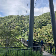 鬼怒盾吊り橋を見ました
渡って山の上に登ると景色も良いです
鐘が故障中か残念でした