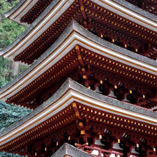 奈良　室生寺

奈良県北東部にある室生。太古の外輪山に囲まれ、精進峰を主峰とする山並みからは渓流が室生川へとそそぎ、古来、水の神がおわします祈雨の聖地として崇められてきました

#サント船長の写真