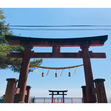 滋賀　白鬚神社

ある位置から見ると
何と二重鳥居に