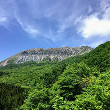 鳥取　
鍵掛峠展望台

大山の南側
荒々しい岩肌