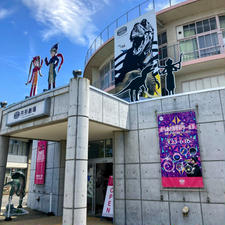 鳥取　倉吉
演劇劇場くらよしフィギュアミュージアム

旧明倫小学校の日本最古の
円形校舎をリノベーション
真ん中の螺旋階段が素敵