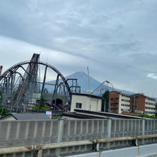 富士急ハイランド越しの富士山