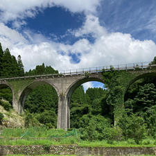 20240709

福岡　東峰村
多連アーチ橋

栗木野橋梁
1番美しいと言われてる5連アーチ橋

宝珠山橋梁
一番大きな5連アーチ橋

第二大行司橋梁
４連アーチ橋

豪雨災害で廃線となってしまい
電車が通る事はないですが
BRTが走ってるようです