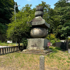 航海記念塔

石清水八幡宮の旧極楽寺あとにあります。
外れたところにあり、たまたま見れました。
五重石塔、船乗りの方が航海の無事を祈願に
訪れた事から名付けられたとのこと。
2024.8.4