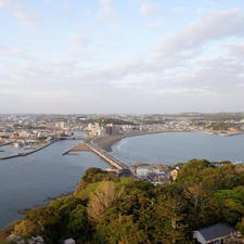 神奈川・江ノ島にある「サムエル・コッキング宴」。
シーキャンドルから絶景を楽しめるほか、園内には季節の花が見れるスポットやカフェもあり、散策を楽しめますよ♪

#神奈川 #江ノ島 #サムエルコッキング苑 #シーキャンドル #絶景