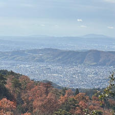 大文字山

2回目の京都東山の大文字山頂上です
上から眺める紅葉です
2024.12.7