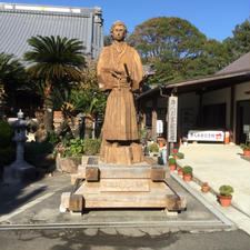 宝福寺の坂本龍馬像