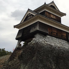 熊本城戌亥櫓  角をわずかに支えている石垣。応援してます！