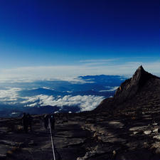 マレーシア🇲🇾
コタキナバルにあるキナバル山
絶景！！富士山よりちょい高めだけど、気軽に登れる4000m級。