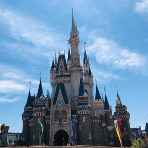 東京ディズニーランド！

天気も晴れてて、風は程よくあるけど丁度いい気候(^○^)わざわざ平日休み取って良かった◎そうでもしないと田舎もんのわたしには到底行けない笑

2019.4/16