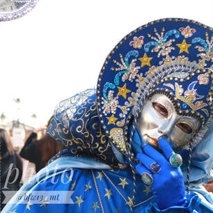 ▶︎イタリア🇮🇹ヴェネツィア

2月中旬〜3月上旬のカーニバルは人生で1度は行ってほしいイベントの１つです。私はすでに2回カーニバル時期に訪れましたが、3度目は自分も仮装する側になりたいものです🎭

ただ、本当に凄い人混みですのではぐれないように+スられないように貴重品はしっかり守れる対策をして楽しんでください🦋