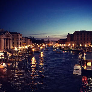 夜のVenice
とっても綺麗でしたの一言。
ずっと見てても飽きない最高の場所
#イタリア#ベネチア